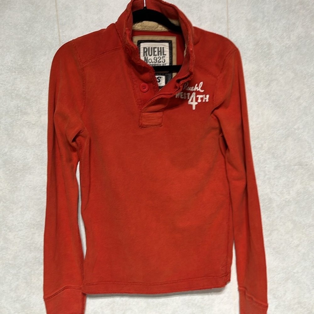 Ruehl #925 men’s orange sweater with collar and 3 buttons great shape size small